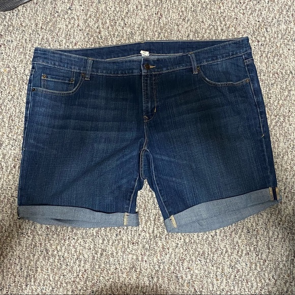 Plus size Women’s jean shorts - Picture 1 of 6